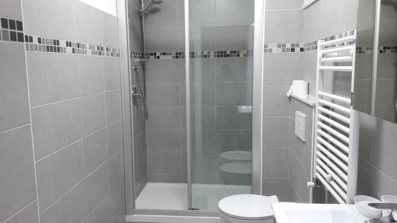 Residenza Lux Fronte Mare Apartment Vado Ligure Luaran gambar